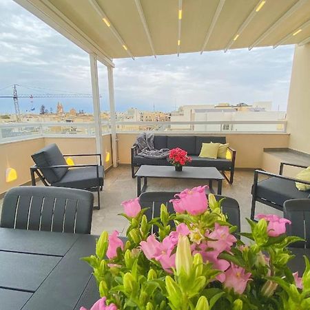 The Blue Mill Penthouse With Beautiful Views Apartman Naxxar Kültér fotó