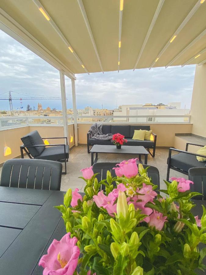 The Blue Mill Penthouse With Beautiful Views Apartman Naxxar Kültér fotó