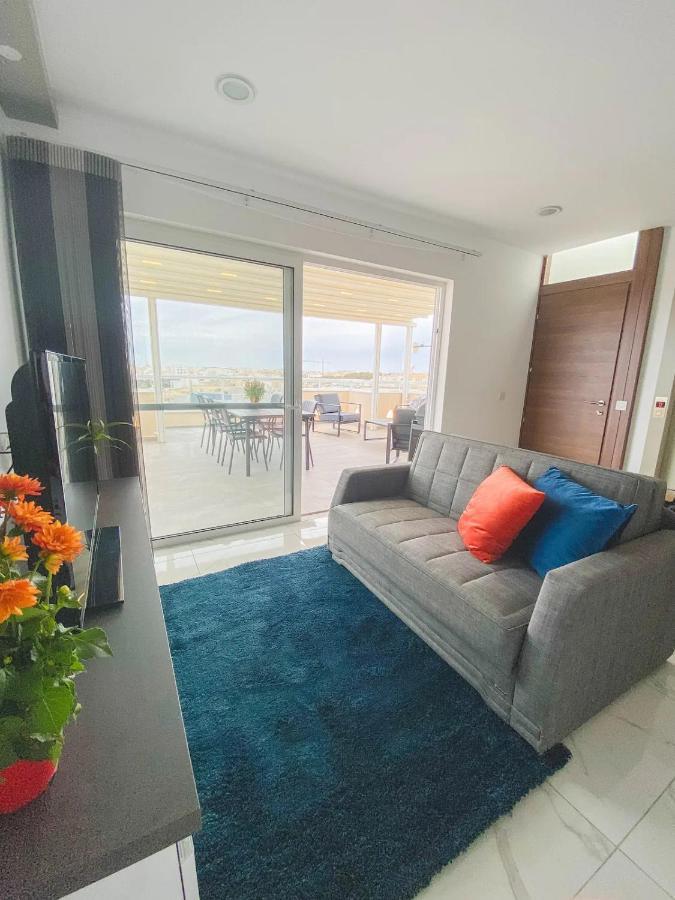 The Blue Mill Penthouse With Beautiful Views Apartman Naxxar Kültér fotó