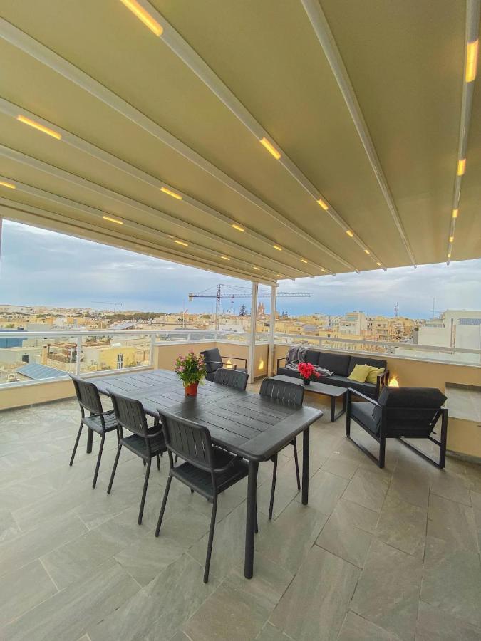 The Blue Mill Penthouse With Beautiful Views Apartman Naxxar Kültér fotó