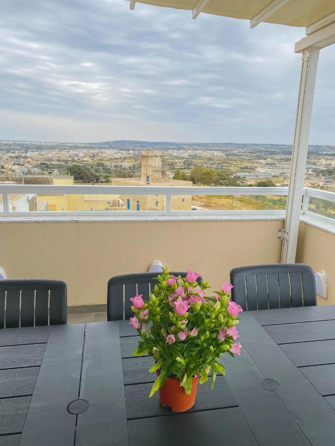 The Blue Mill Penthouse With Beautiful Views Apartman Naxxar Kültér fotó