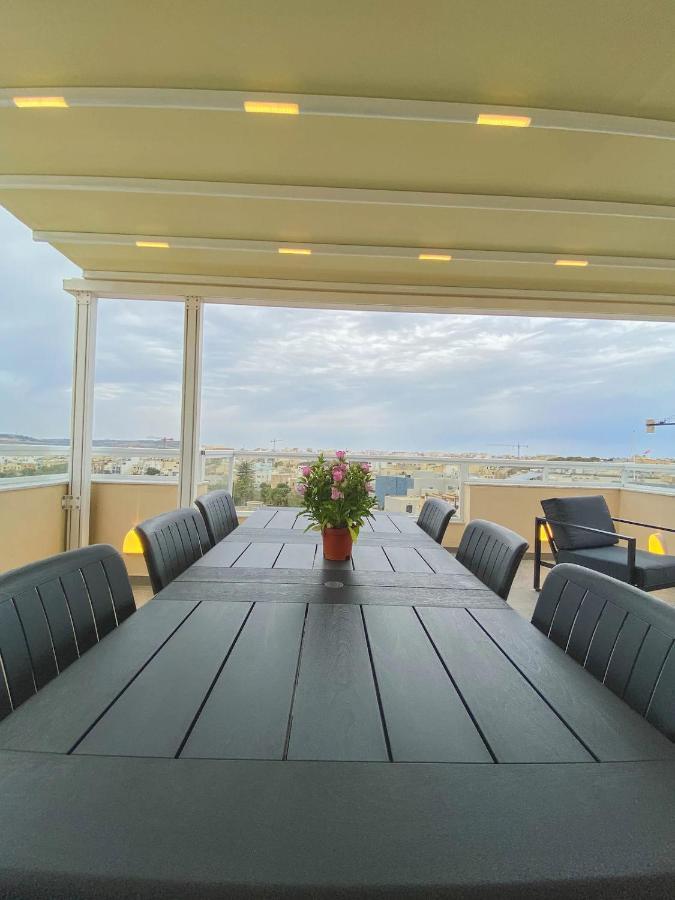 The Blue Mill Penthouse With Beautiful Views Apartman Naxxar Kültér fotó