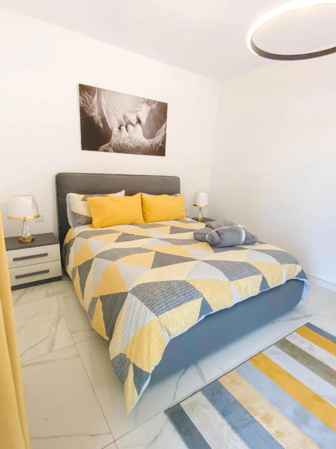 The Blue Mill Penthouse With Beautiful Views Apartman Naxxar Kültér fotó